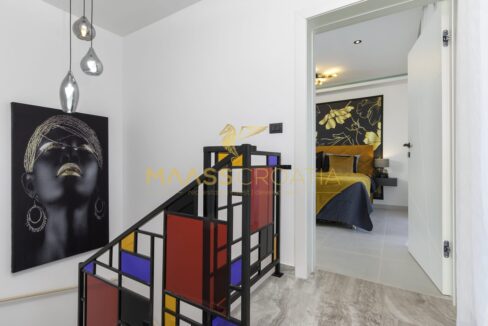 villa-m-premantura-golden-flowers-hallway