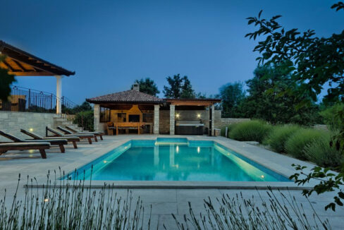 Schönes Einfamilienhaus in der Vorstadt von Pula