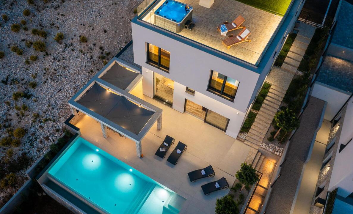 Neue moderne Villa mit Meerblick in der Nähe von Šibenik