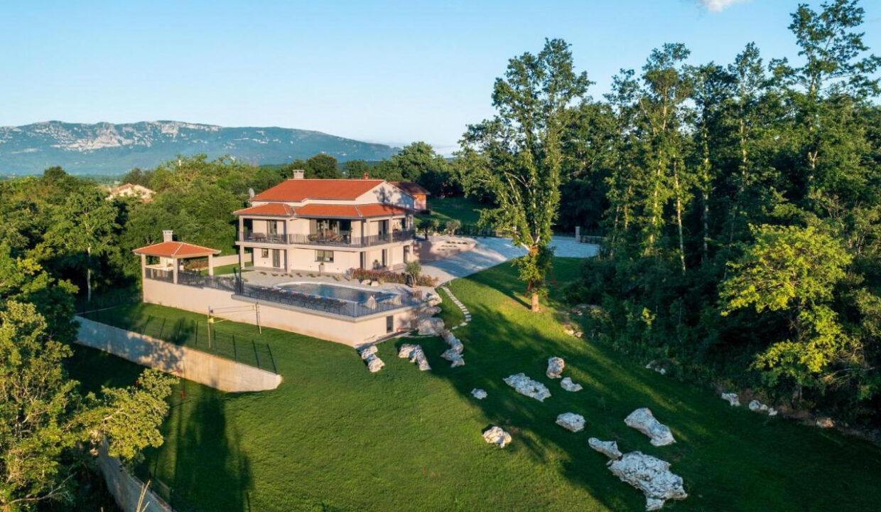 Neue moderne Villa mit traditionellem Charakter - Labin, Istra