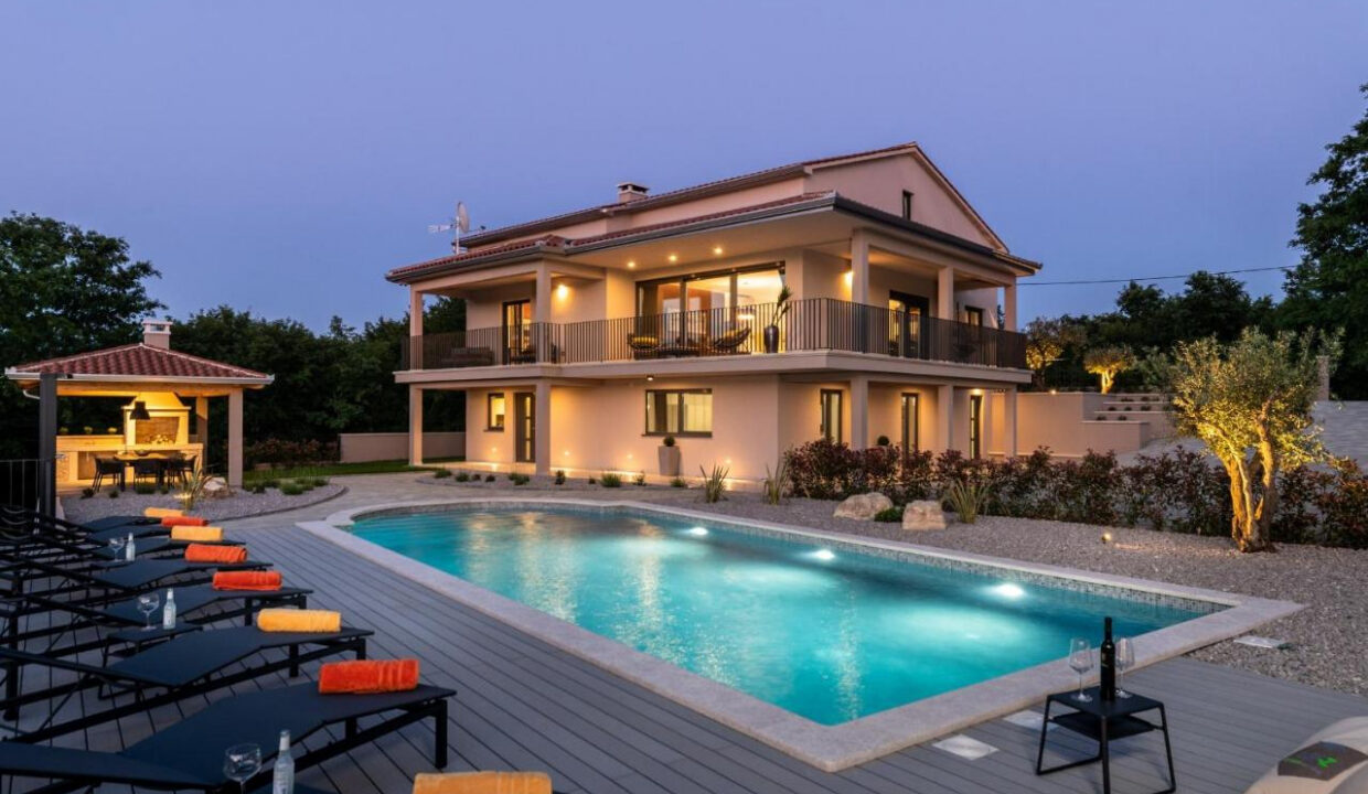 Neue moderne Villa mit traditionellem Charakter - Labin, Istra