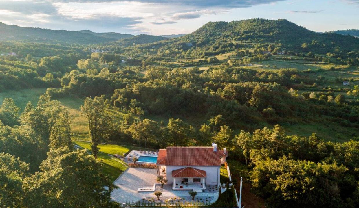 Neue moderne Villa mit traditionellem Charakter - Labin, Istra