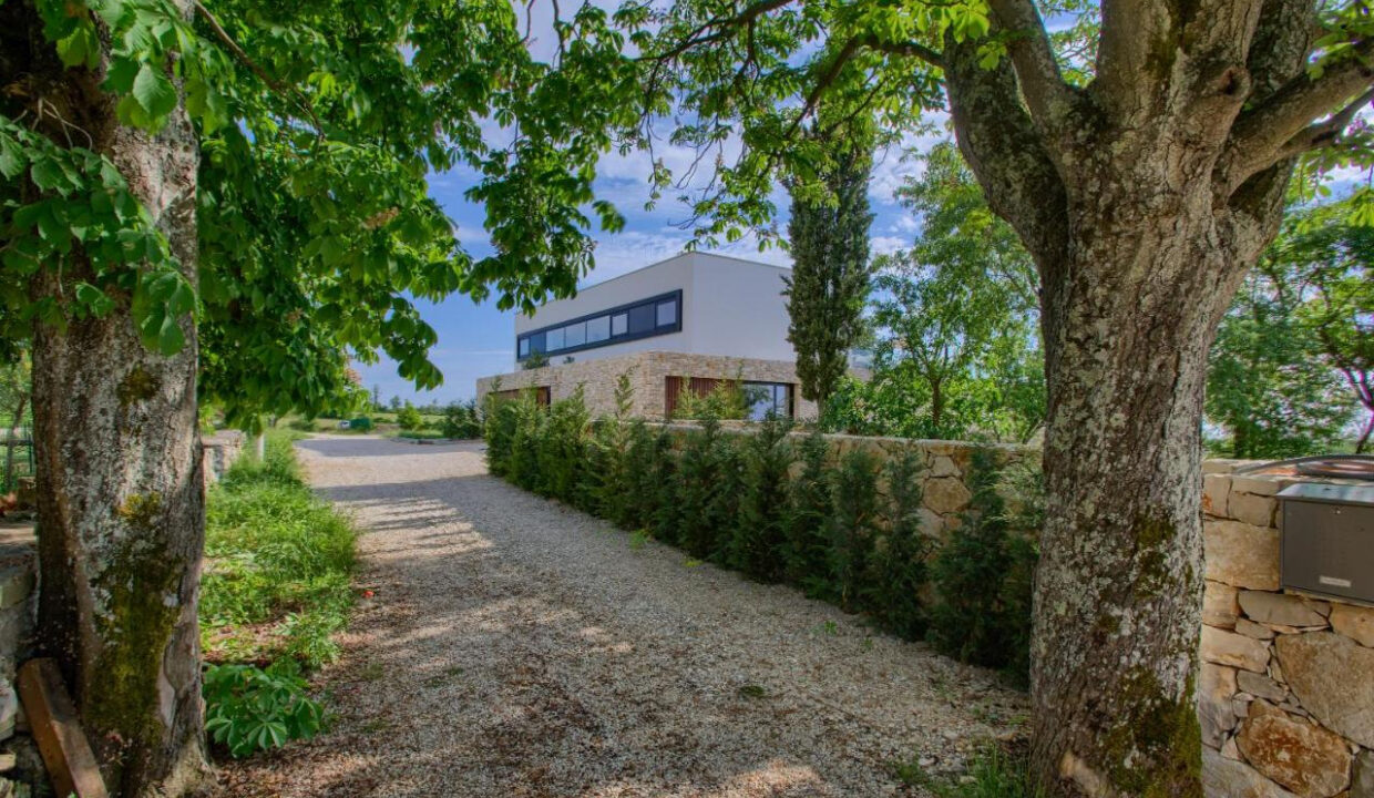 Zeitgenössische Oase, ein luxuriöser moderner Villenrückzugsort, Region Pore?