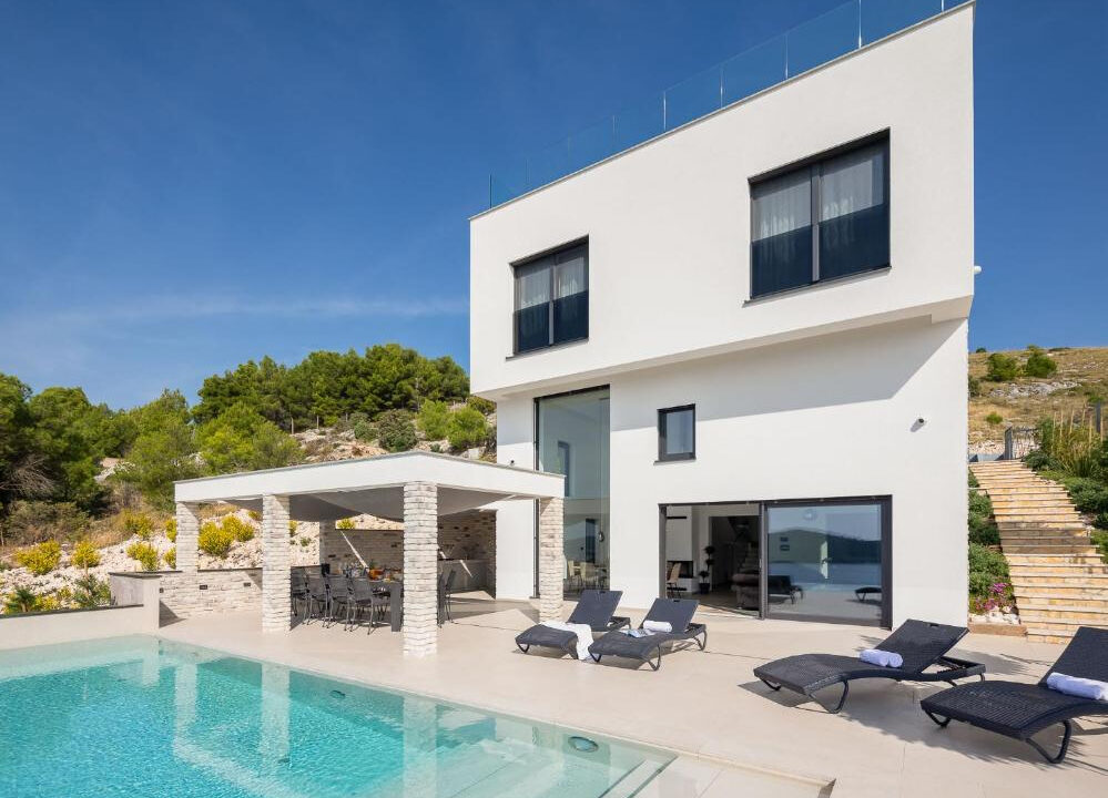 Neue moderne Villa mit Meerblick in der Nähe von Šibenik