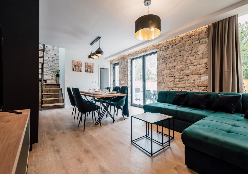 Neue moderne Villa aus Stein in der Region Zadar