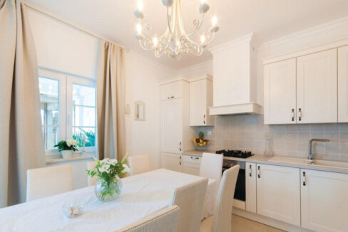 Weißes Steinjuwel in Novalja – Insel Pag