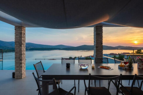 Neue moderne Villa mit Meerblick in der Nähe von Šibenik