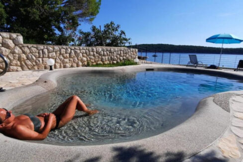 Erstaunliche Villa direkt am Meer auf der Insel Rab