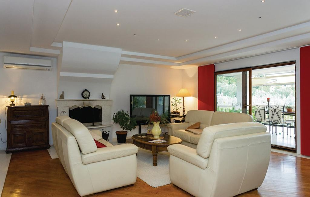 Imperial Style Villa mit Schwimmbad - Dorf Klek