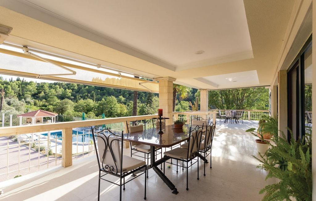 Imperial Style Villa mit Schwimmbad - Dorf Klek