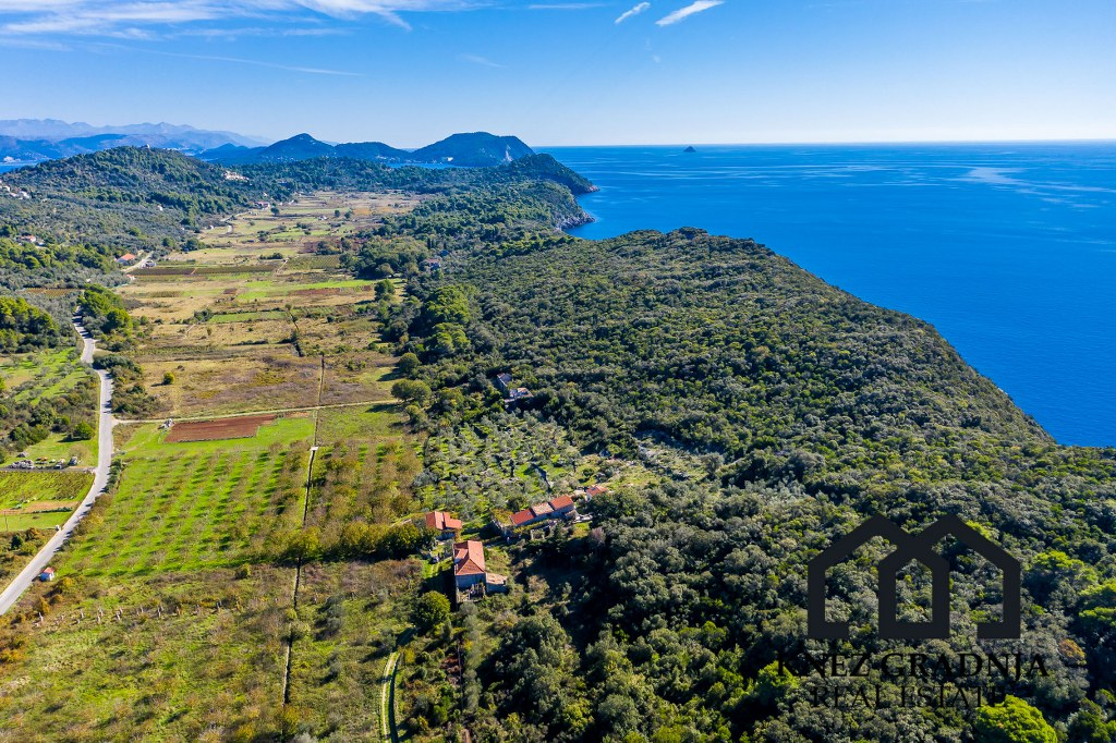 Erstaunliche handgefertigte Steinvilla auf der Insel Sipan