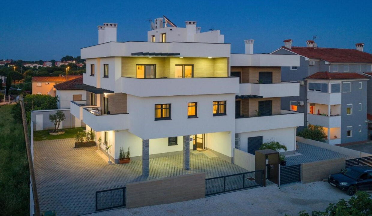 Doppelhaushälfte Pula