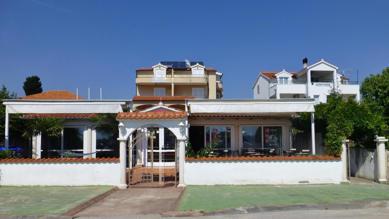 Grundstücke am Meer Tribunj