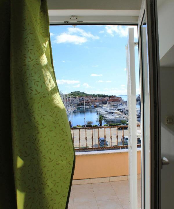 Grundstücke am Meer Tribunj