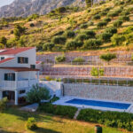 Steinhaus mit Meerblick in Omis