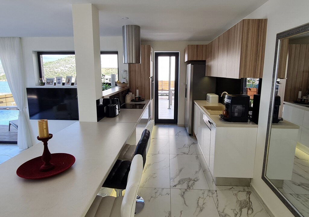 Neue moderne Villa mit Meerblick in Rogoznica