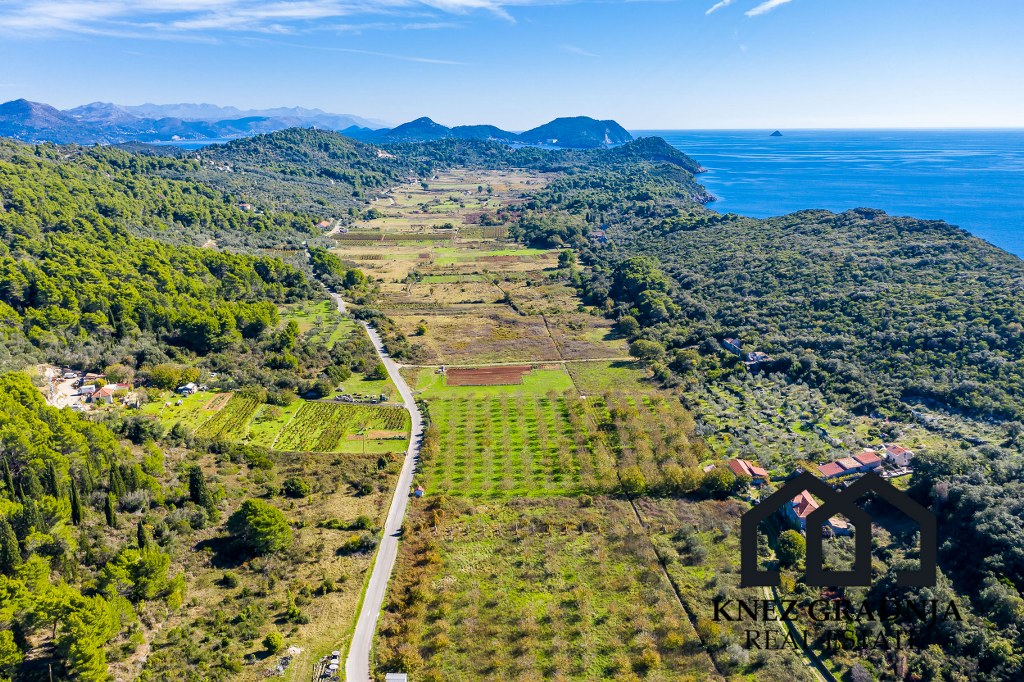 Erstaunliche handgefertigte Steinvilla auf der Insel Sipan