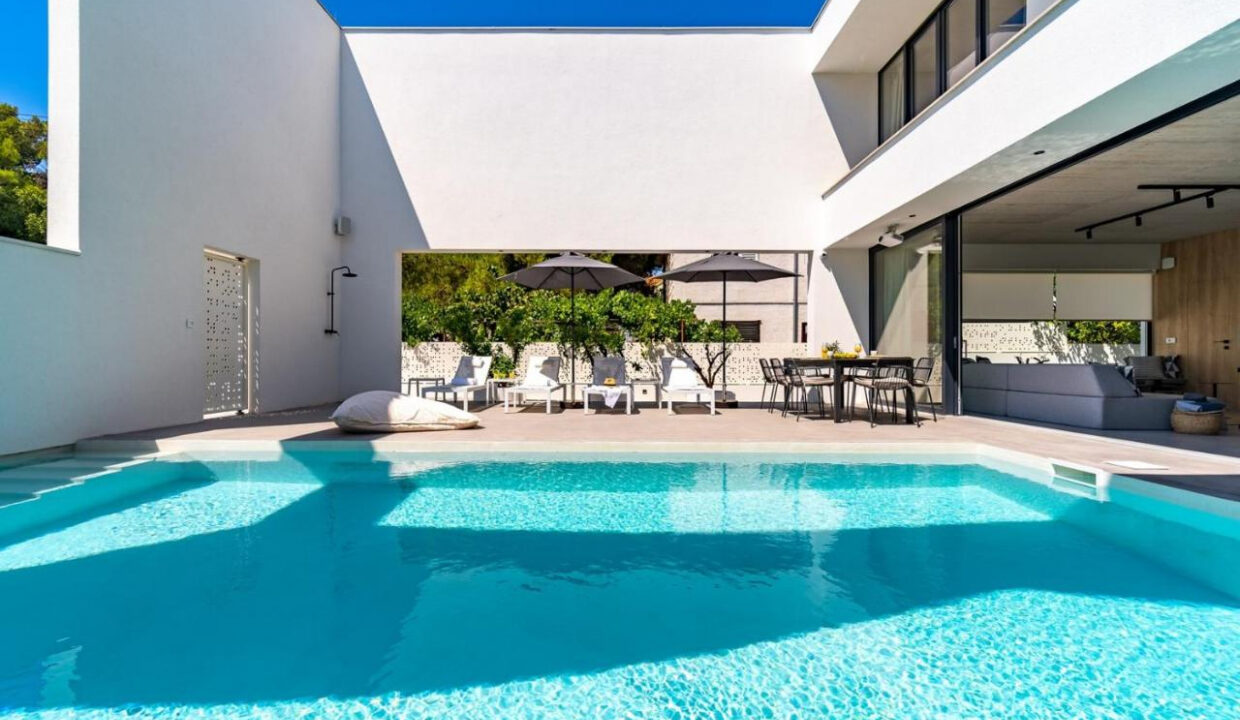 Erstaunliche neue Villa auf der Insel Brac