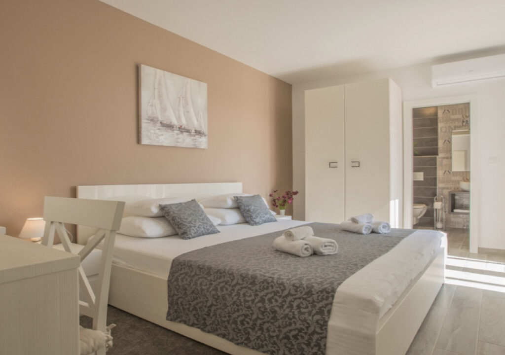 Neues modernes Haus auf der Insel Solta