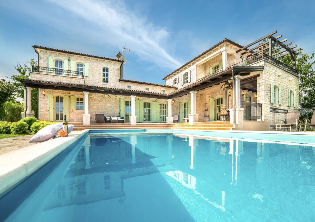 Faszinierendes Herrenhaus aus Stein in Visnjan, Istra