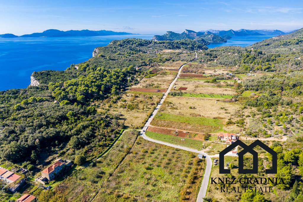 Erstaunliche handgefertigte Steinvilla auf der Insel Sipan
