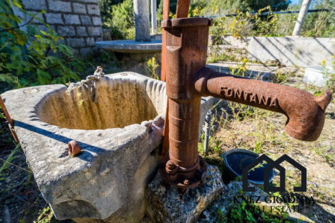 Erstaunliche handgefertigte Steinvilla auf der Insel Sipan