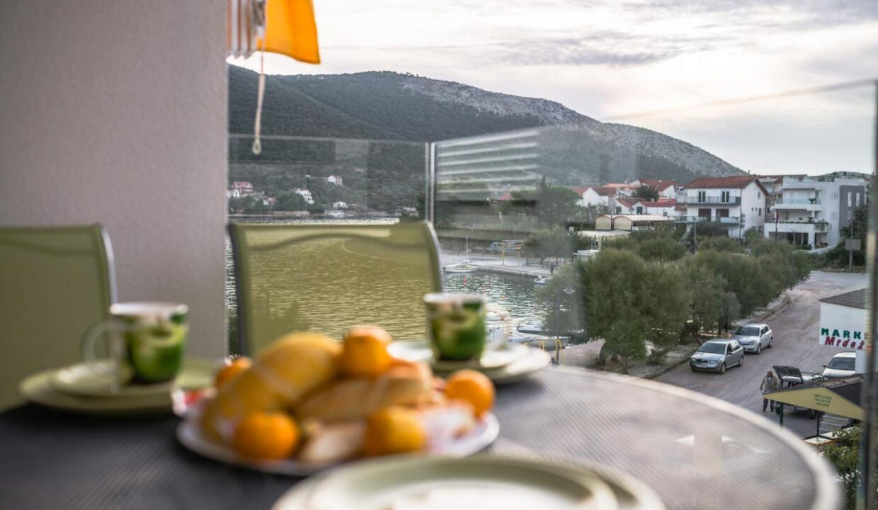 Haus am Wasser in Sibenik