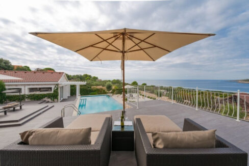 Steinvilla im Kolonialstil - Drvenik Mali, Split