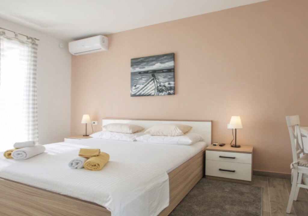 Neues modernes Haus auf der Insel Solta