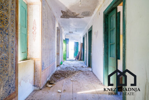 Erstaunliche handgefertigte Steinvilla auf der Insel Sipan