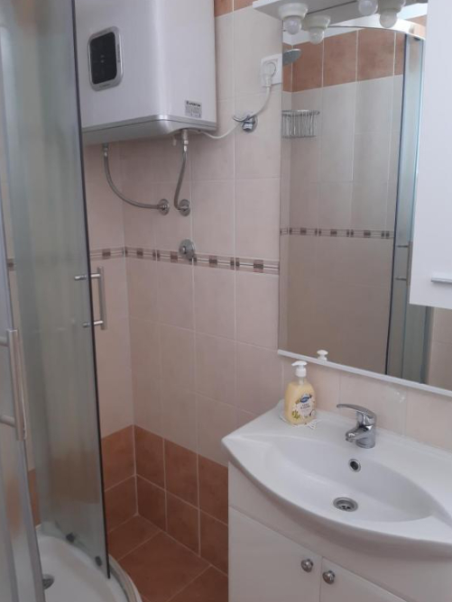 Haus am Meer in der Nähe von Šibenik