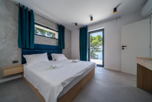 Villa aus Stein direkt am Meer auf der Insel Brac