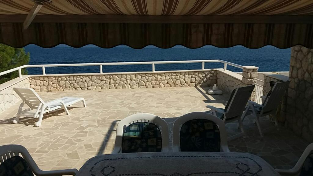 Haus am Meer in der Nähe von Šibenik