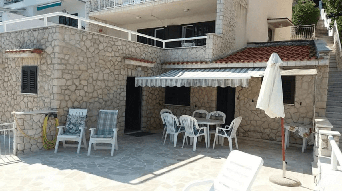 Haus am Meer in der Nähe von Šibenik