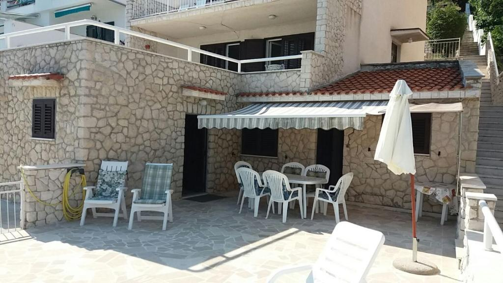 Haus am Meer in der Nähe von Šibenik