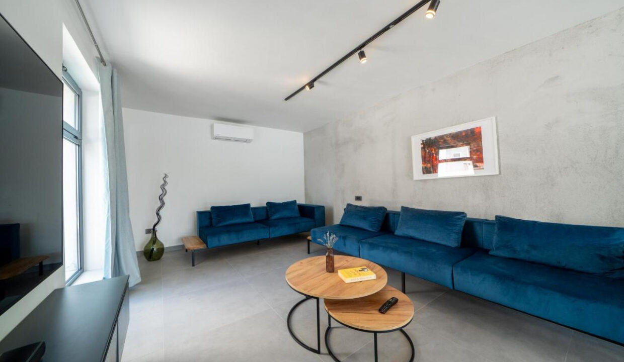 Villa aus Stein direkt am Meer auf der Insel Brac