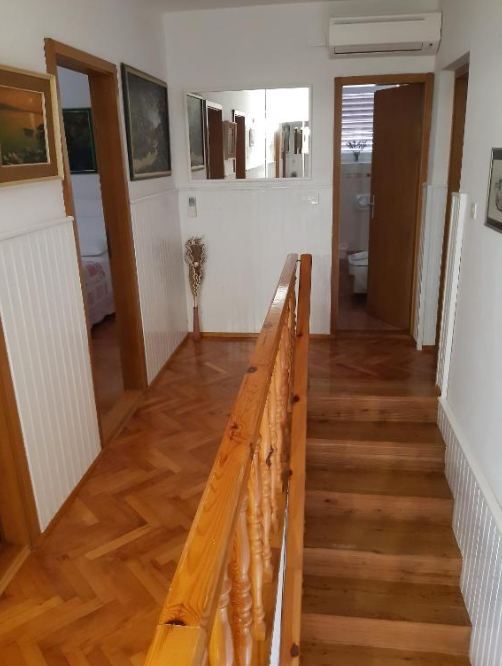 Haus am Meer in der Nähe von Šibenik