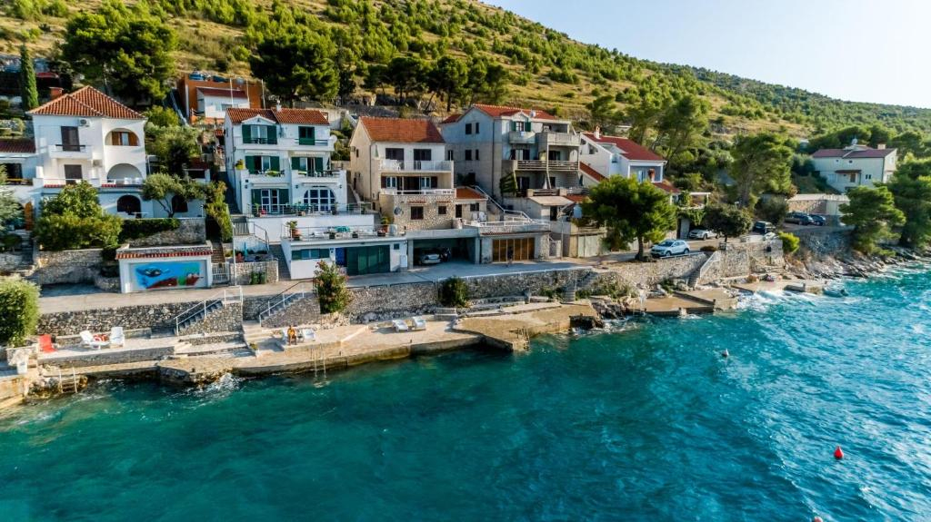 Haus am Meer in der Nähe von Šibenik