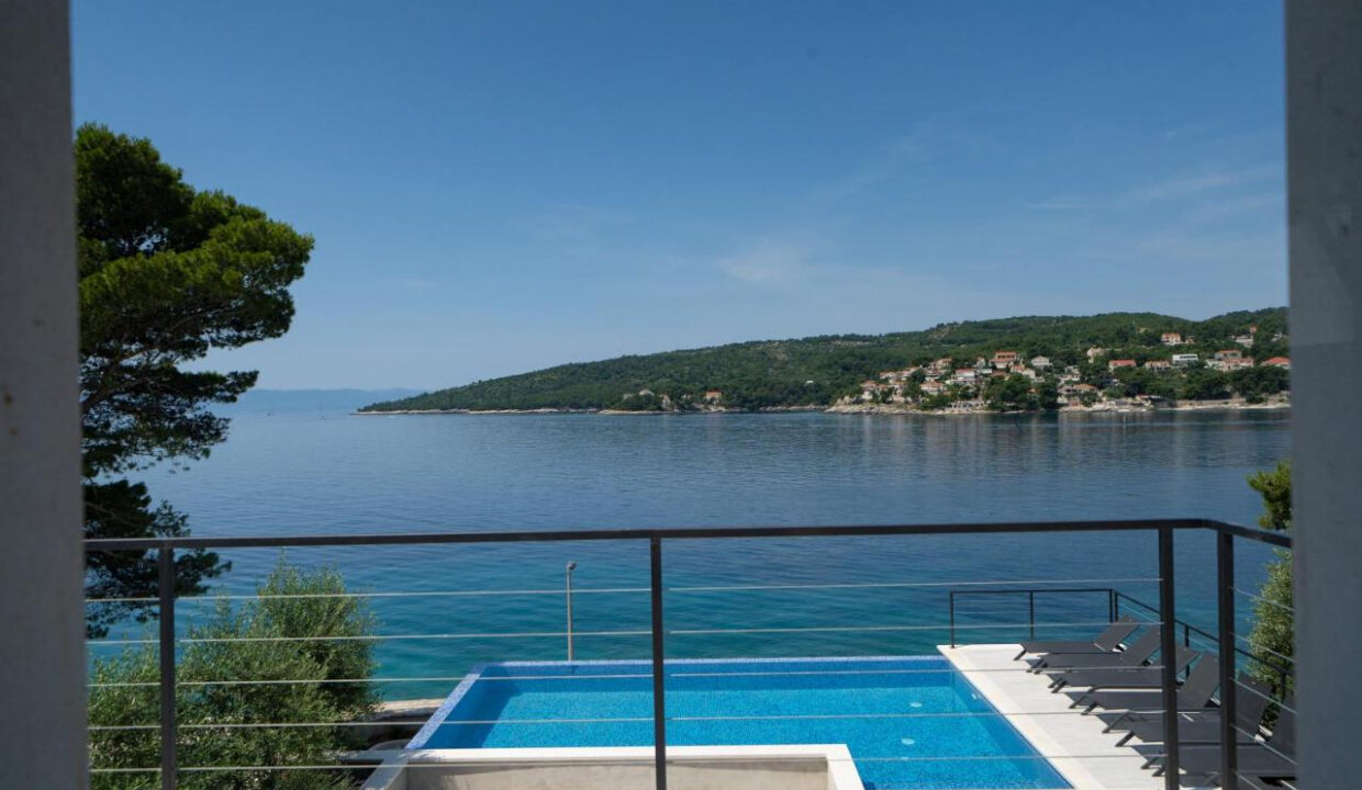 Villa aus Stein direkt am Meer auf der Insel Brac