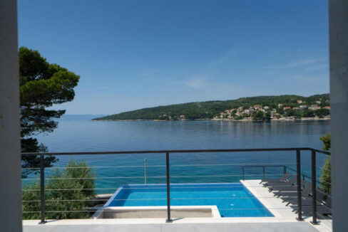 Villa aus Stein direkt am Meer auf der Insel Brac