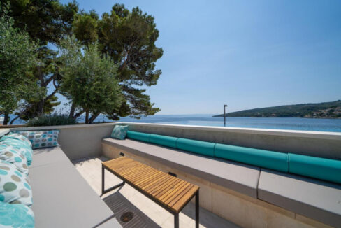 Villa aus Stein direkt am Meer auf der Insel Brac