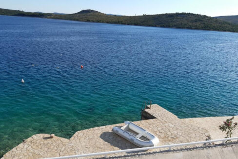 Haus am Meer in der Nähe von Šibenik