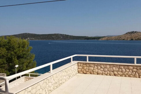 Haus am Meer in der Nähe von Šibenik