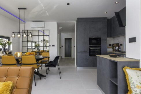 Neue moderne Villa bei Pula