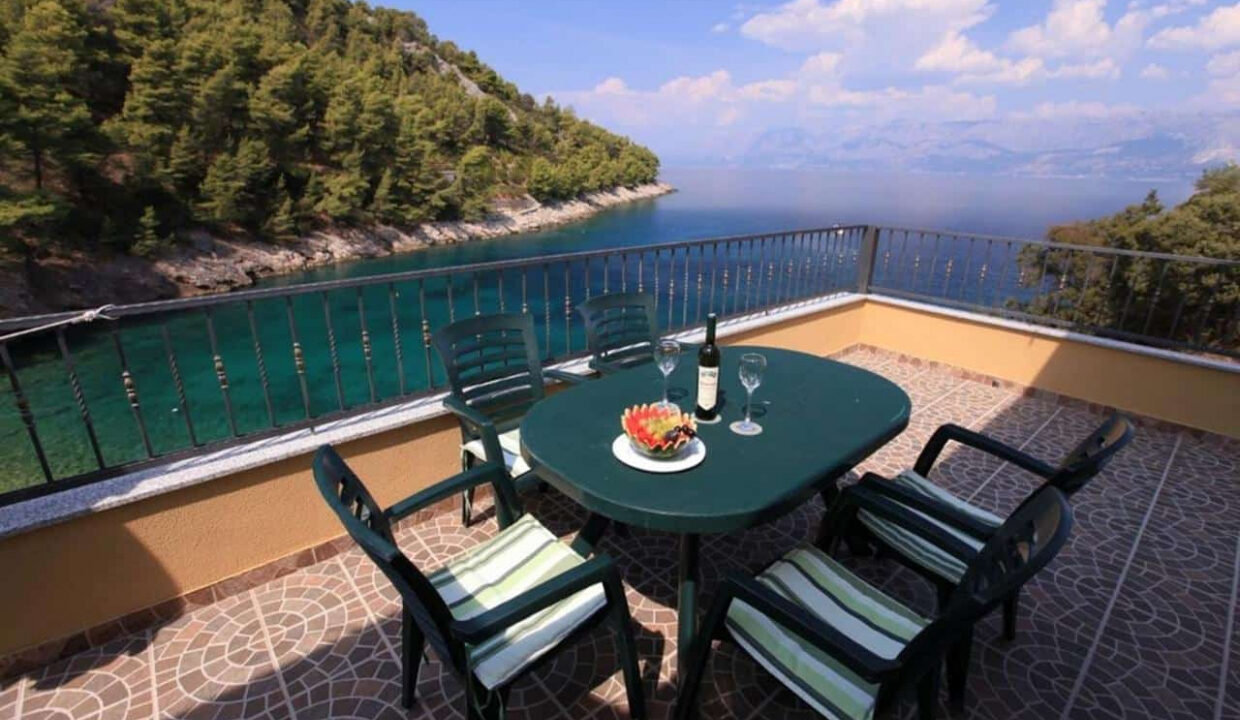 Traditionelles Haus am Meer auf der Insel Hvar