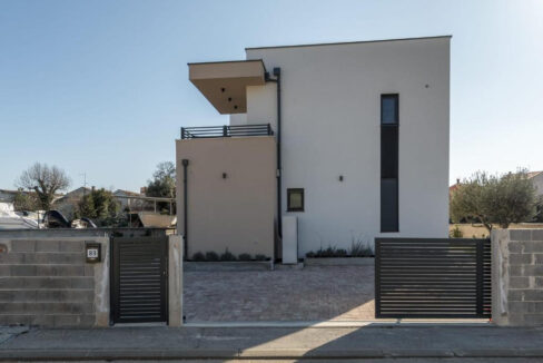 Neue moderne Villa bei Pula