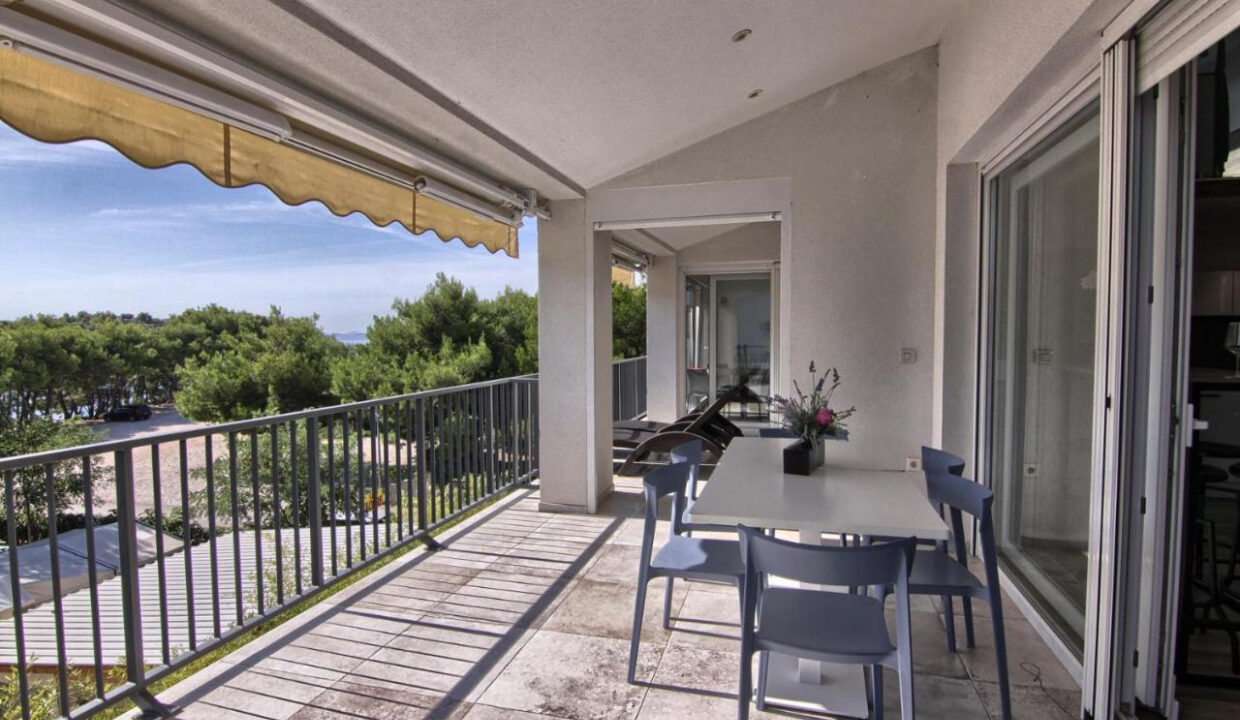 Grundstück am Meer Pakostane