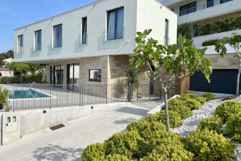 Neue moderne Villa auf Ciovo, nahe am Meer