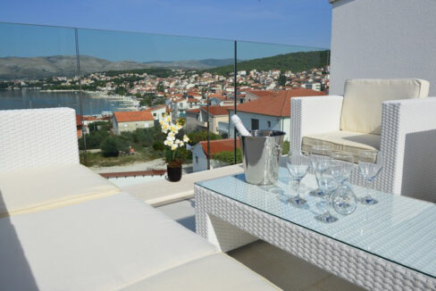Haus mit Meerblick in Okrug Gornji