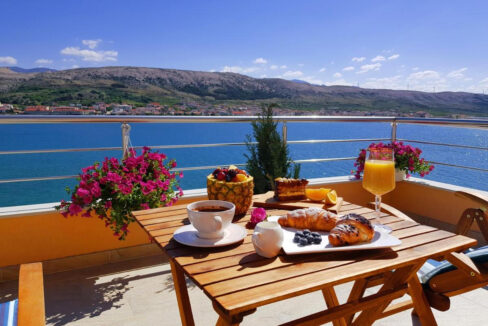 Haus am Meer mit Restaurant auf der Insel Pag
